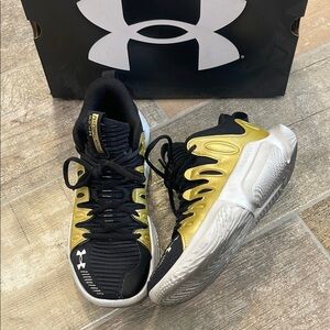 Under Armour Womens UA W Flow Breakthru 4 Black & Gold Basketball Sneakers 7